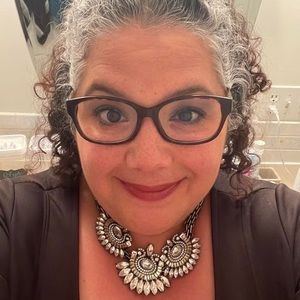 Meet your Posher, Laura